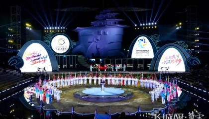 海天为幕 轮舞风华 2025年世界速度轮滑锦标赛在秦皇岛北戴河开幕