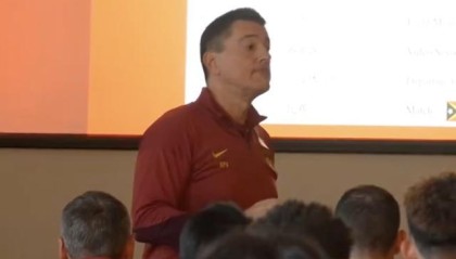 星空电竞平台官网-东体：安东尼奥训练前训话6分半，甚至亲自示范脚下动作