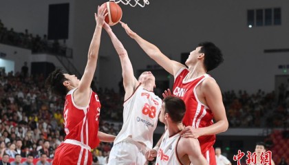 星空电竞官方网站-男篮热身赛：中国队81:82不敌塞尔维亚KK FMP俱乐部|中国男篮|中新社|刘金雨|杨华峰|对手_新浪体育_新浪新闻
