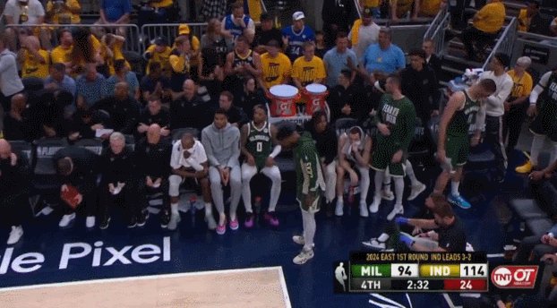 1714723713339020744.gif 1.gif